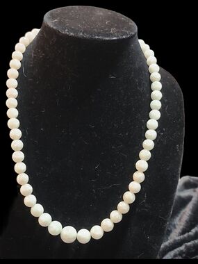 Light green Jade graduated necklece